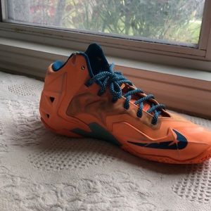 Nike LEBRON XI sneakers